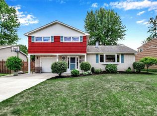 242 Cottonwood Dr, Williamsville, NY