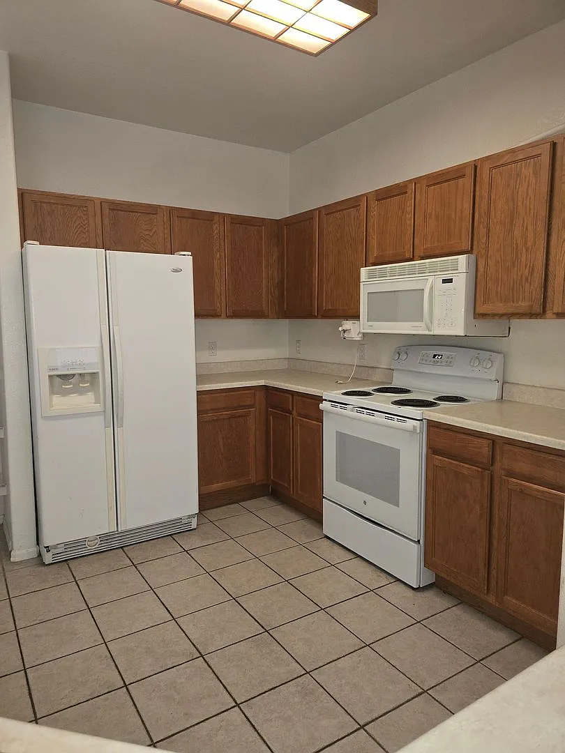 2 Bedroom 2.5 Bath townhome in Thornton! — Photo 4