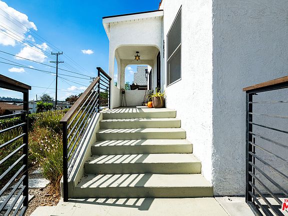 2nd image of 5821 Meridian St