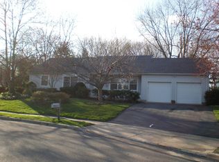 8 Beck Ct, Kendall Park, NJ 08824