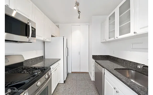 Rented by Douglas Elliman | media 28