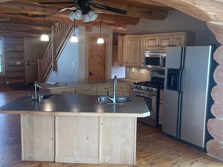 1084 E Moody Rd — Photo 8