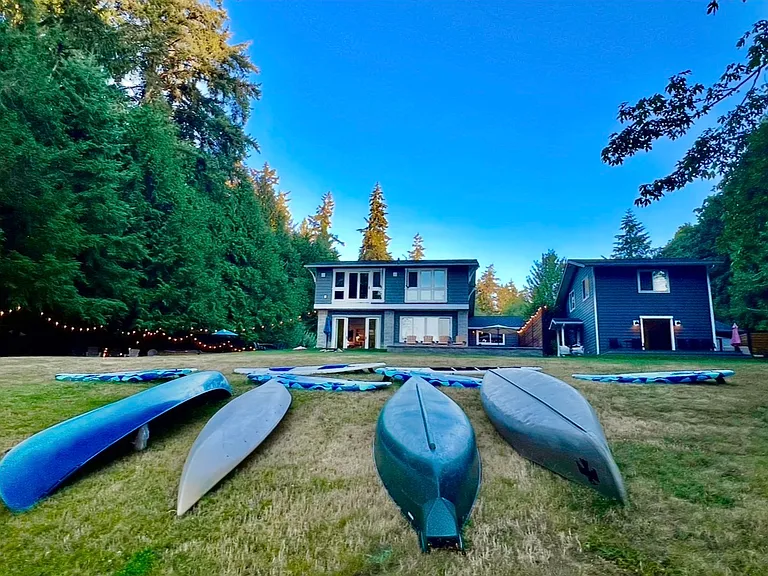 7075 NE Bay Hill Rd — Photo 2