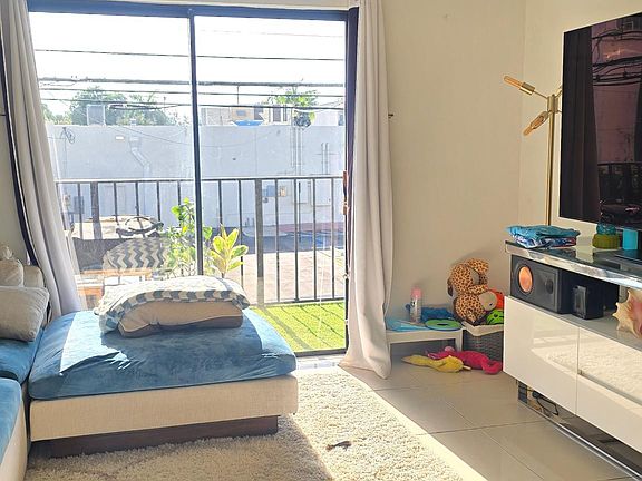 2nd image of 1439 West Ave APT 205