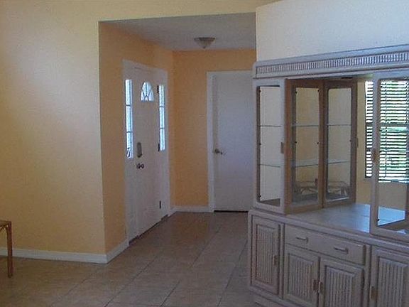 2nd image of 118 Honeywood Dr