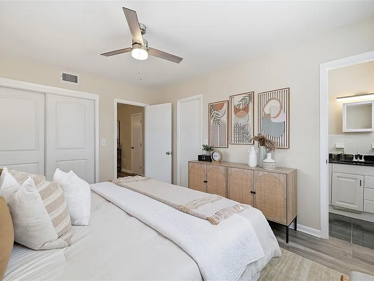 2327 W Knollwood Pl — Photo 10
