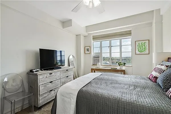 Sold by Avenue Sotheby's International Realty | media 14