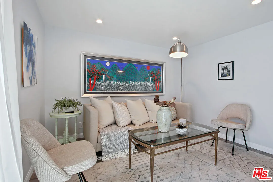 2 bed, 1.0 bath, $3,000 — Photo 1