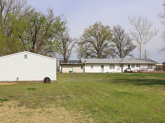 Full 1-acre fenced yard