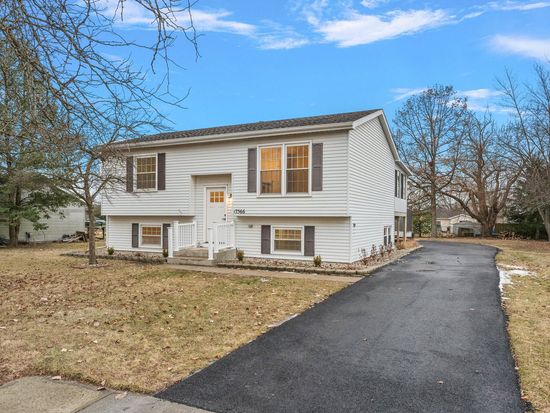 17566 Merlin Dr, Lowell, IN 46356