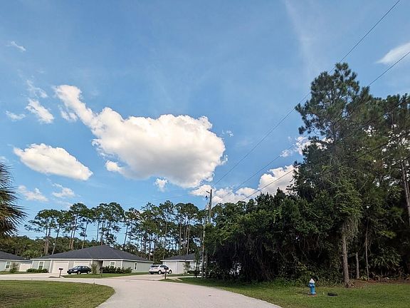 4th image of 7 Seckel Ct