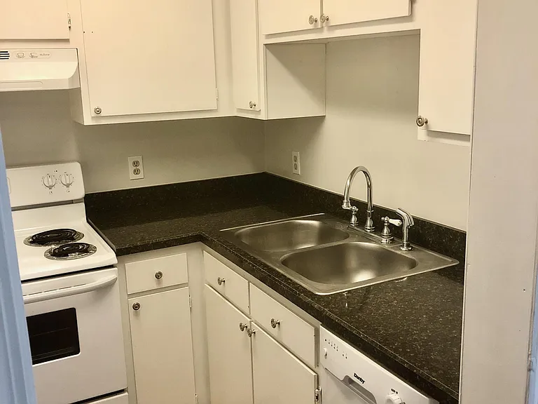 344 King St #B — Photo 7