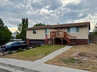1910 Oklahoma Dr, Green River, WY 82935