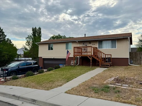 1910 Oklahoma Dr, Green River, WY 82935