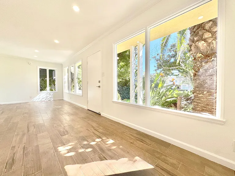 435 San Vicente Blvd — Photo 4