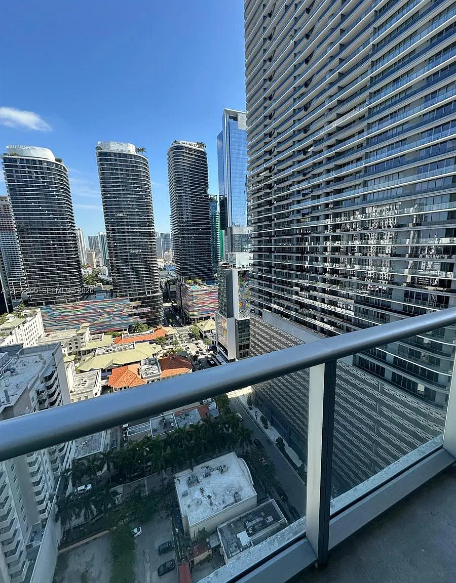 1100 Millecento Residence — Photo 3