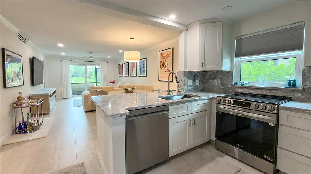 2 bed, 2.0 bath, 920 sqft, $2,500 — Photo 3