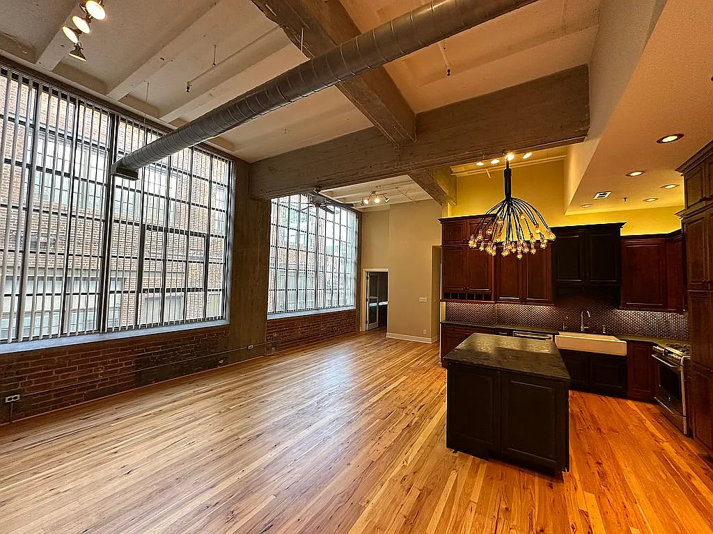 611 N Park Ave APT 101 photo 1