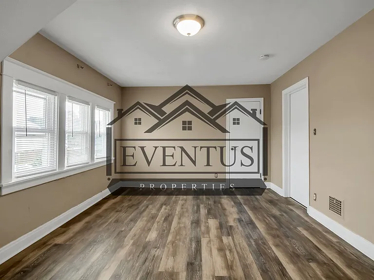 257 Winspear Ave #2 — Photo 4