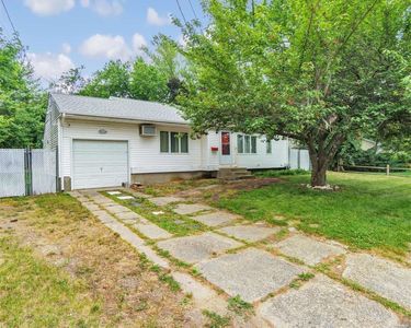 26 Quail Drive, Brentwood, NY, 11717