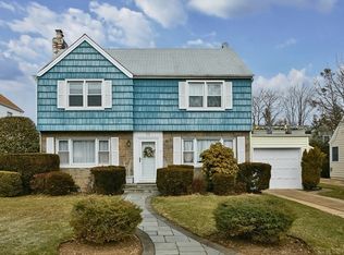 73 Columbia Rd, Rockville Centre, NY 11570