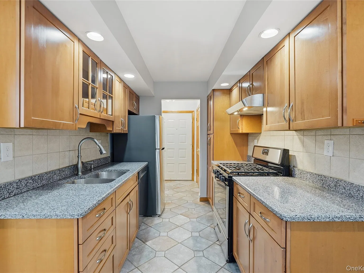2 bed, 2.0 bath, 1200 sqft, $3,400 — Photo 2