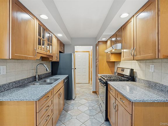 2nd image of 82 Foxwood Cir