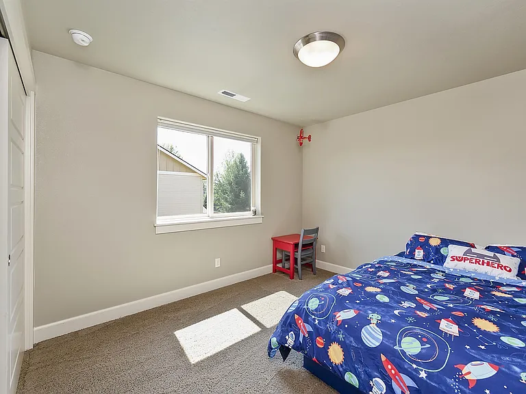 691 W Cagney St — Photo 35