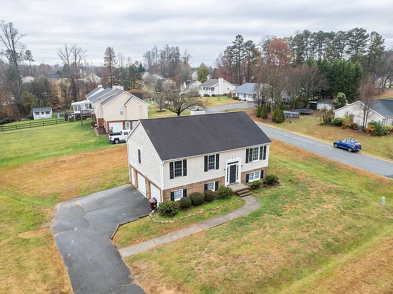 6818 Salem Quarter Rd — Photo 43
