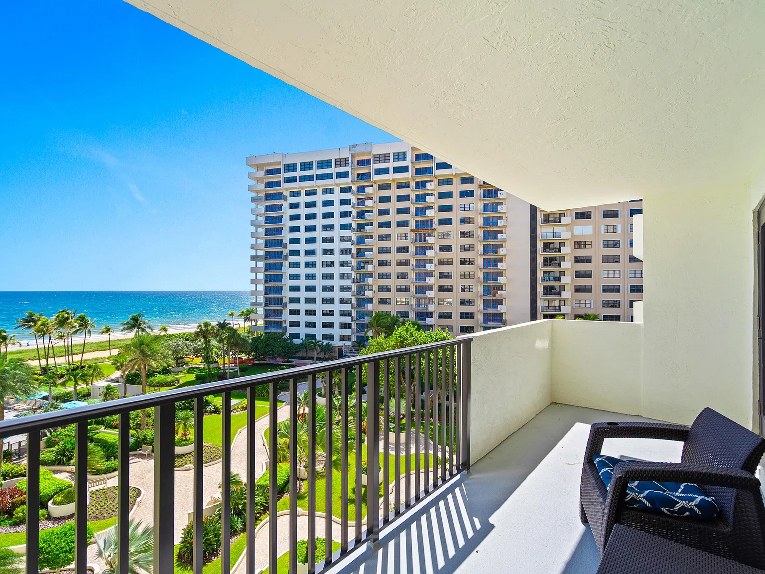 2 bed, 2.0 bath, 1700 sqft, $6,200 — Photo 3