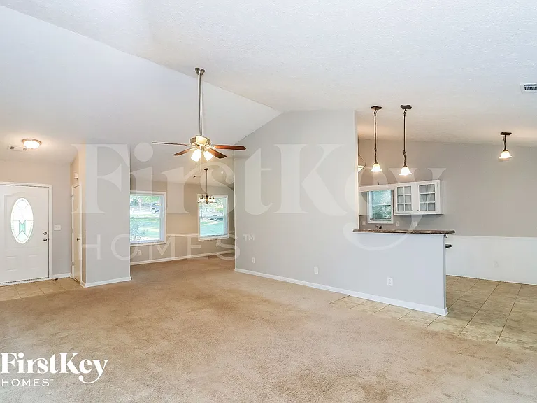 824 Riverstone Ln — Photo 4