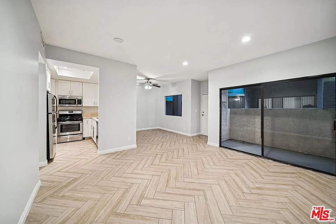 Building Photo - 5715 W Olympic Blvd #103