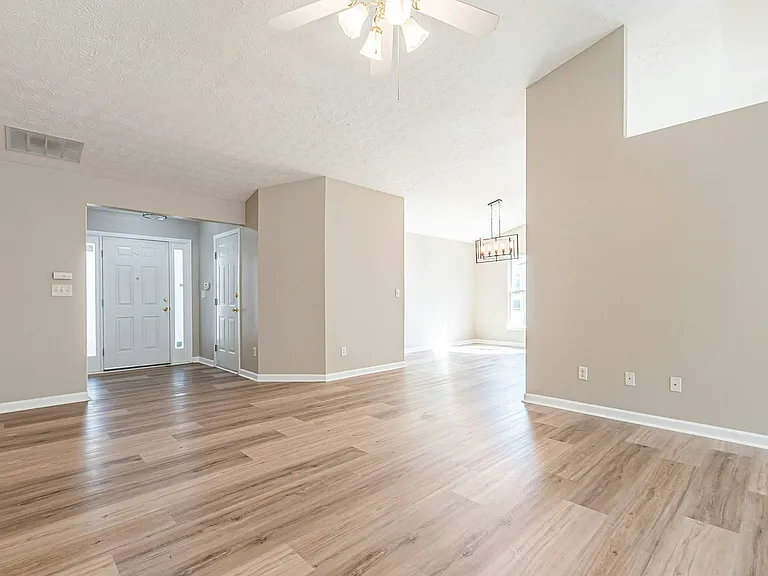 5755 Lakeview Cir — Photo 22
