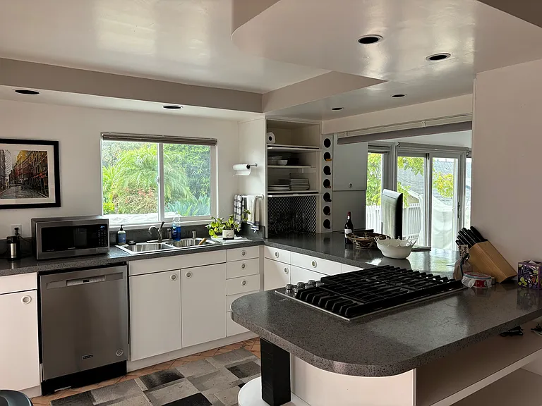 380 E Glaucus St — Photo 5