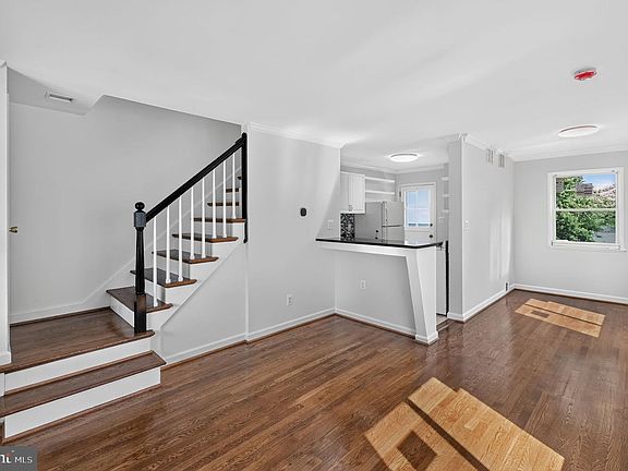 3rd image of 102 S Ingram St