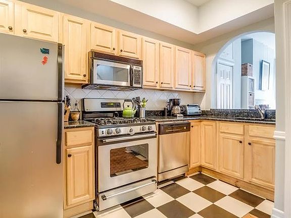 4th image of 132 Coles St #3