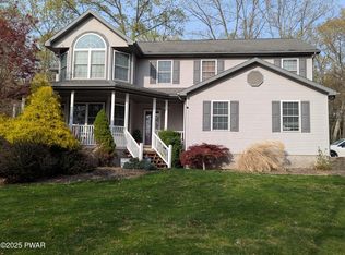 590 Henrys Crossing Rd, Cresco, PA 18326
