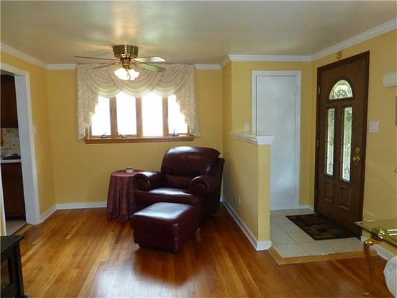 4th image of 2636 Milford Dr