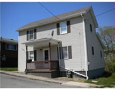 418 Parkinson St photo 1