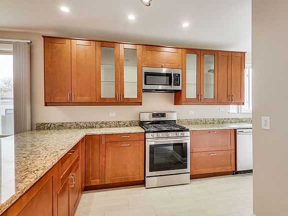 4th image of 5654 S Narragansett Ave