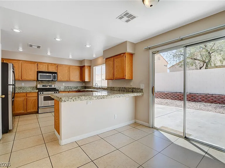 9317 Mountain Cliffs Ave — Photo 15
