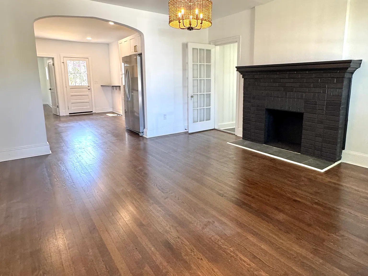 4 bed, 1976 sqft, $2,575 — Photo 3