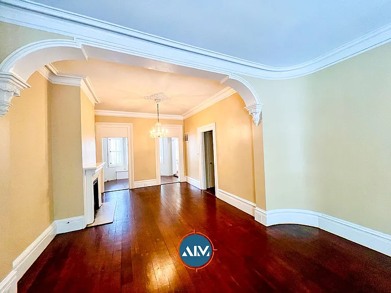 208 E Taylor St — Photo 8