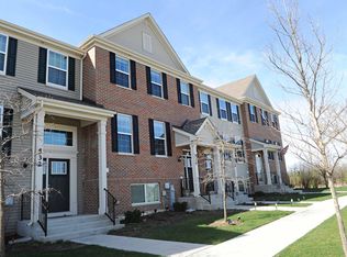 530 Cimmaron Cir, Crystal Lake, IL 60012