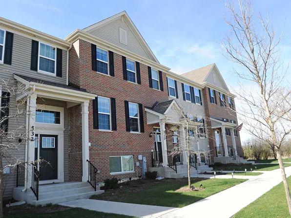 530 Cimmaron Cir, Crystal Lake, IL 60012