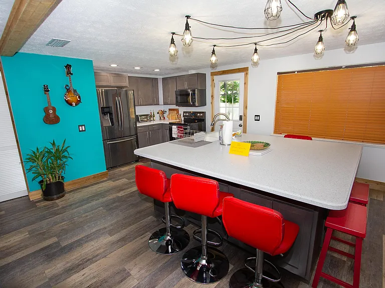 kitchen with large island, much bigger than it looks!