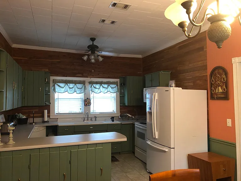 1718 E Lee St — Photo 8