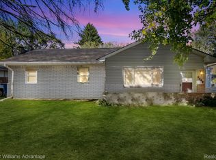 6564 Cloverton Dr, Waterford, MI