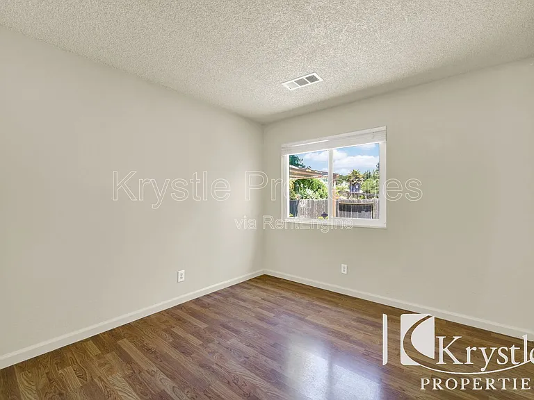 115 Daffodil Cir — Photo 13