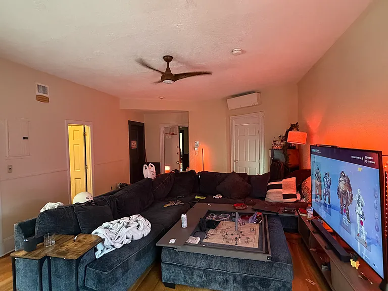 914 Beacon St #3 — Photo 14